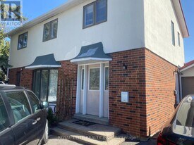 19 Dunsfold Dr in Toronto, ON - Building Photo