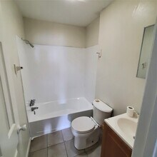 4205 Metropolitan Ave, Unit 202 in Dallas, TX - Building Photo - Building Photo