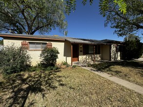 2613 Garcia St NE in Albuquerque, NM - Building Photo - Building Photo