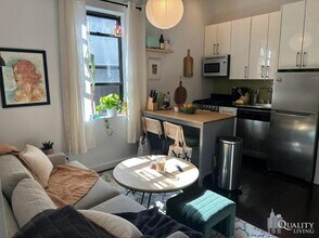 75 W 71st St in New York, NY - Building Photo - Building Photo