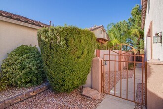 7604 Vista Hills Dr in Las Vegas, NV - Building Photo - Building Photo