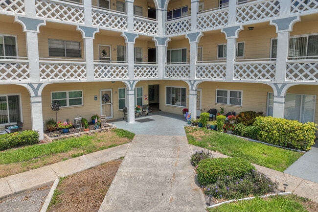 On Top of the World in Clearwater, FL - Building Photo - Building Photo