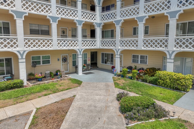 On Top of the World in Clearwater, FL - Foto de edificio - Building Photo