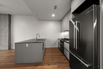 610 Davis St, Unit 3310 in Austin, TX - Building Photo - Building Photo