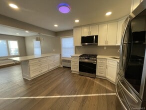 41 Ostend Rd in Island Park, NY - Building Photo - Building Photo