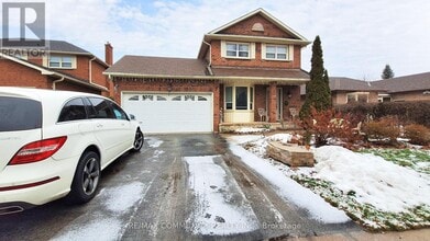 12 Hialeah Crescent in Whitby, ON - Building Photo - Building Photo