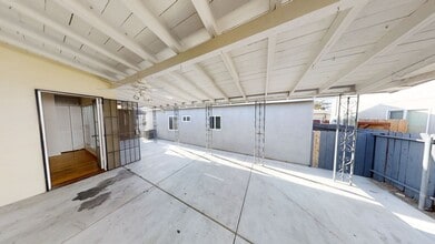 6134 Dorothy Dr in San Diego, CA - Foto de edificio - Building Photo