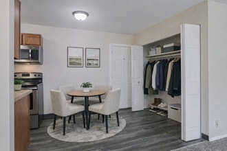 Birch Tree Apartments in Lansing, MI - Foto de edificio - Building Photo