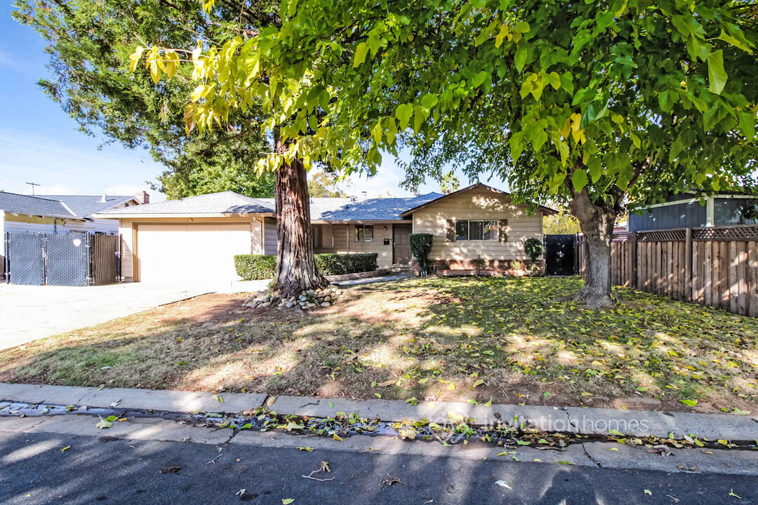 10645 Pedro Way in Rancho Cordova, CA - Foto de edificio