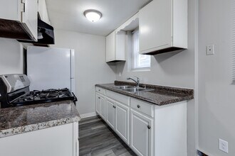 Powderhorn Park Apartments in Minneapolis, MN - Building Photo - Interior Photo