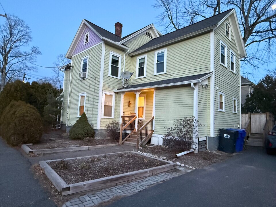 274 Prospect St, Unit 2 in Northampton, MA - Building Photo