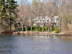 37 Beaver Brk Rd in Weston, CT - Building Photo - Building Photo