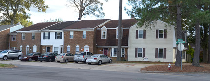 Washington Square Townhomes in Virginia Beach, VA - Building Photo - Building Photo