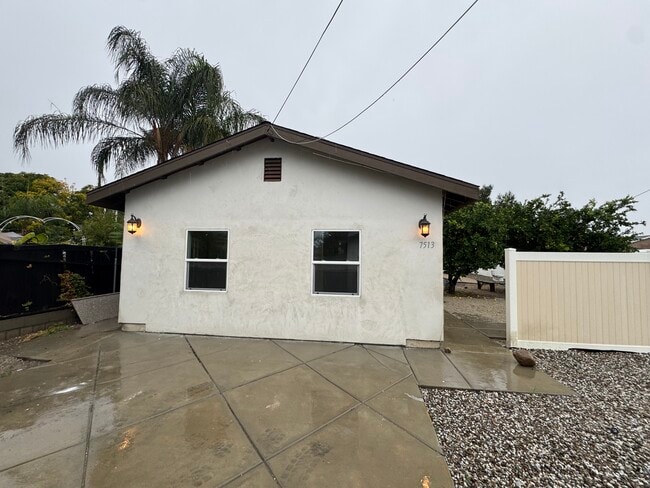 7513 Valaria Dr in Highland, CA - Building Photo - Building Photo