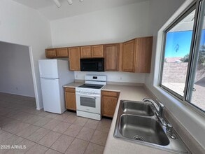 3043 W Covey Ln in Phoenix, AZ - Foto de edificio - Building Photo