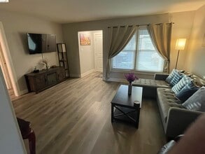 80 Loma Vista Way in Pittsburg, CA - Building Photo - Building Photo