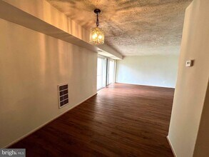 7613 Fontainebleau Dr in New Carrollton, MD - Building Photo - Building Photo