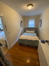 1075 Beacon St, Unit 3 in Brookline, MA - Foto de edificio - Building Photo