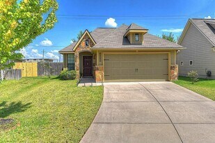111 Briarwood Dr in Huntsville, TX - Building Photo