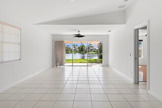 8270 Eleuthera Ln in West Palm Beach, FL - Foto de edificio - Building Photo