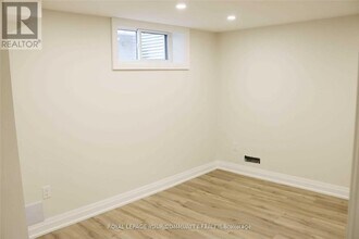 4 Norgrove Crescent in Toronto, ON - Building Photo - Building Photo