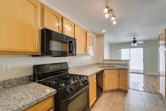 205 Luninborg St in Henderson, NV - Building Photo - Building Photo