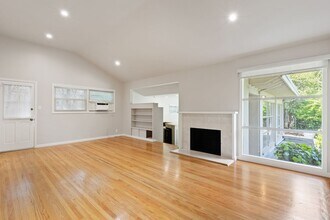 2650 Mcgarvey Ave in Redwood City, CA - Building Photo - Building Photo