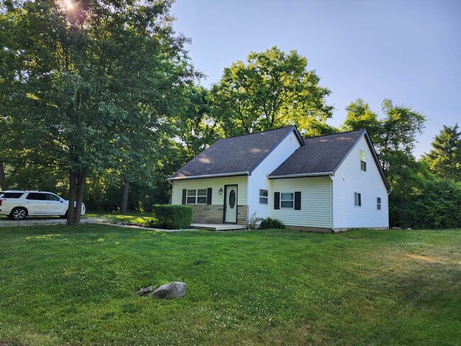 156 W Cherokee Dr in Powell, OH - Building Photo - Building Photo