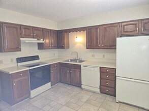 6955 Dorr St in Toledo, OH - Building Photo - Building Photo