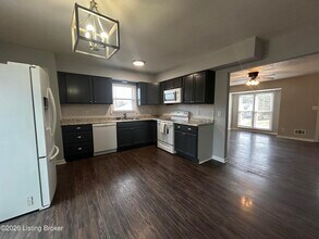 5510 Baywood Dr in Louisville, KY - Building Photo - Building Photo