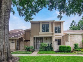 11624 Village Pl Dr in Houston, TX - Building Photo
