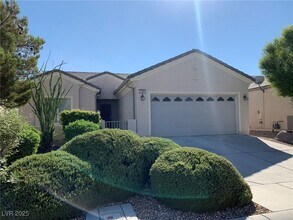 7404 Petrel St in North Las Vegas, NV - Building Photo - Building Photo