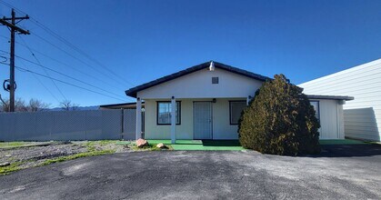 1130 E Gamebird Rd in Pahrump, NV - Building Photo - Building Photo