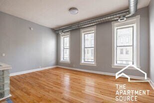 1877 N Milwaukee Ave, Unit 3 in Chicago, IL - Building Photo