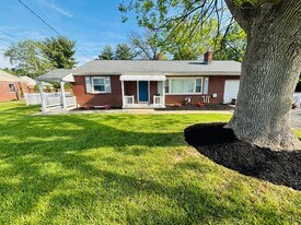 2399 New Holland Pike in Lancaster, PA - Building Photo