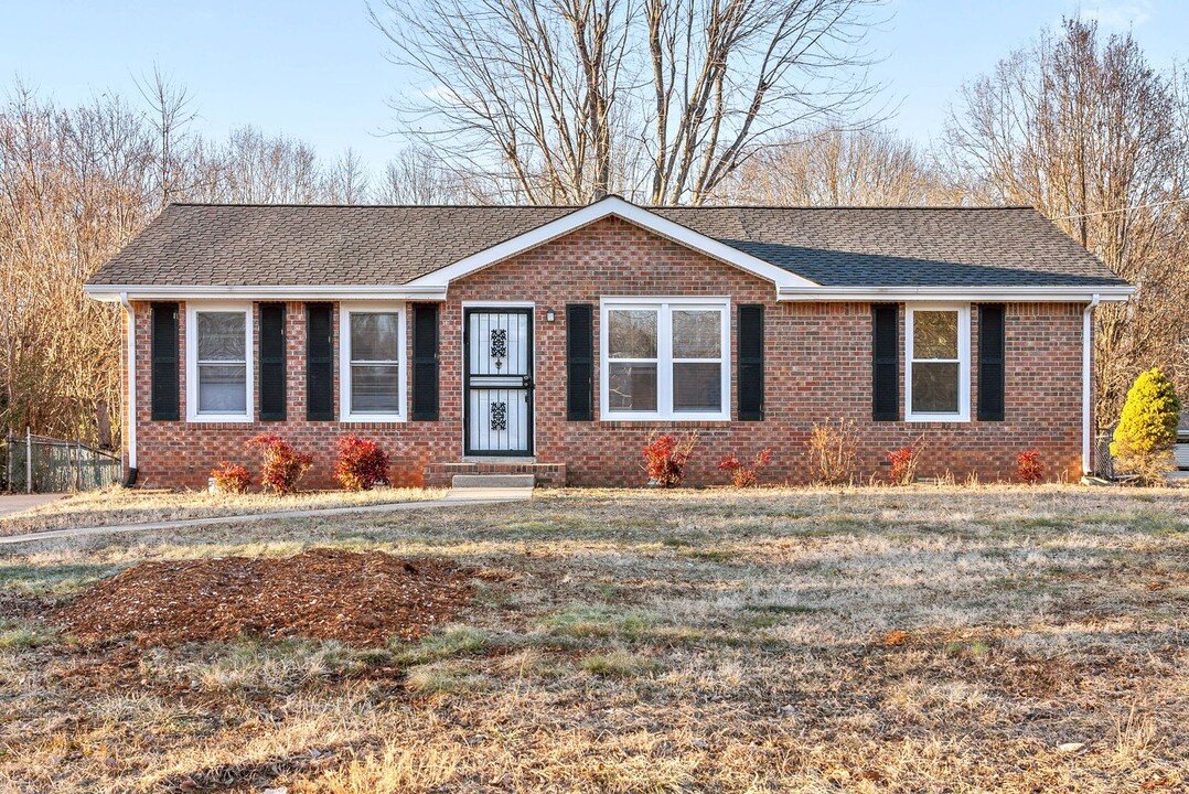 736 Acorn Dr in Clarksville, TN - Building Photo