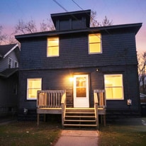 129 E South St in Jackson, MI - Building Photo