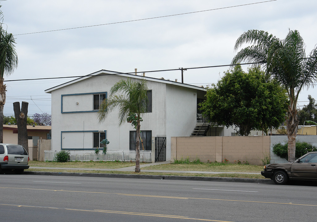 2530 Mcfadden Ave in Santa Ana, CA - Foto de edificio