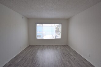 11416 Albers St, Unit 107 in Los Angeles, CA - Building Photo - Building Photo