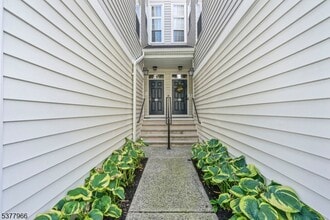 107 Brittany Ct in Clifton, NJ - Building Photo - Building Photo