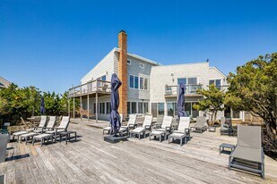 64 Shore Rd in Sag Harbor, NY - Building Photo