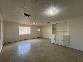 1615 Musser St in Laredo, TX - Building Photo - Building Photo
