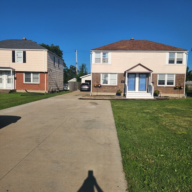 2065 Colvin Blvd, Unit 2 in Tonawanda, NY - Building Photo - Building Photo