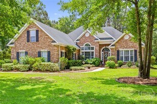 747 Channing Dr in Richmond Hill, GA - Building Photo