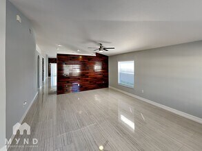 8105 Tar Hollow Dr, Unit 300-02 in Gibsonton, FL - Building Photo - Building Photo