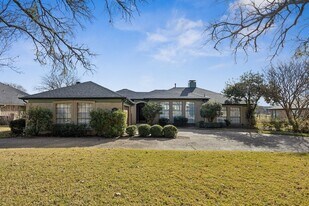 1317 Meandering Way in Rockwall, TX - Building Photo