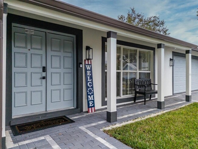 23700 Lake Hills Dr in Lutz, FL - Building Photo - Building Photo