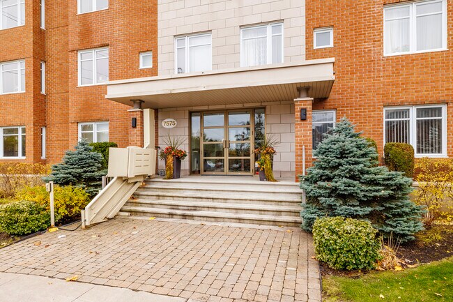 7575 Westover Ch in Montréal, QC - Building Photo - Building Photo