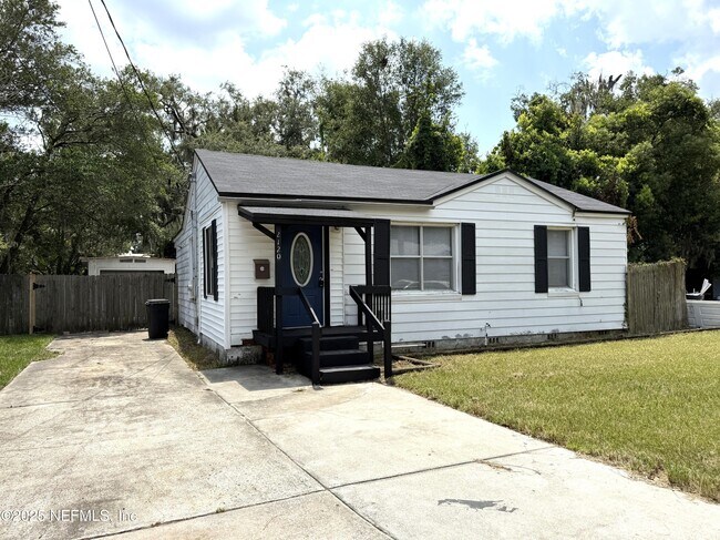 2120 Kingswood Rd in Jacksonville, FL - Building Photo - Building Photo
