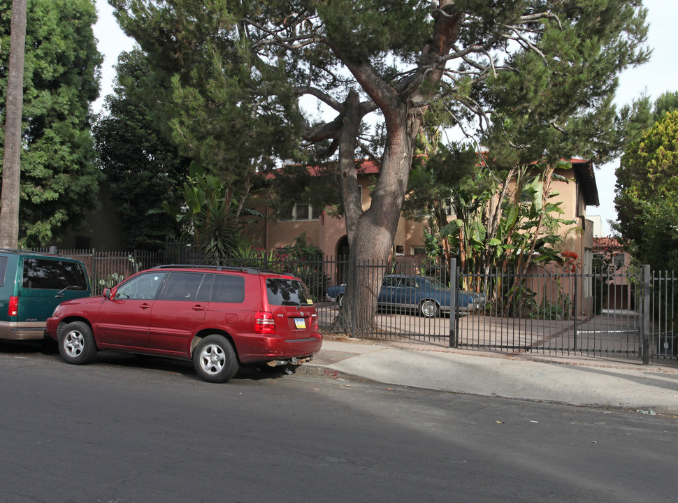 1806 N Harvard Blvd in Los Angeles, CA - Building Photo